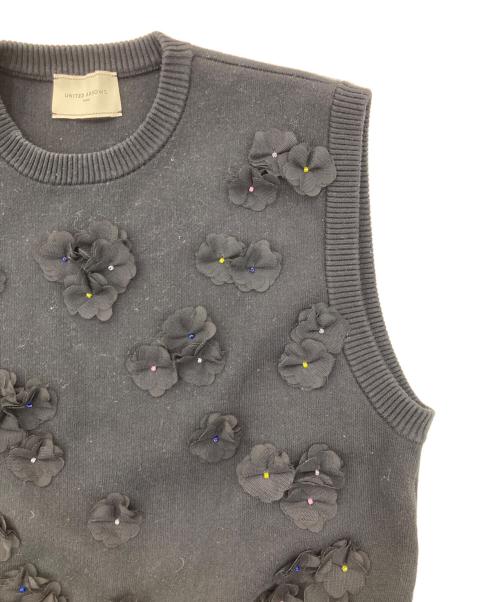 UNITED ARROWS（ユナイテッドアローズ）UNITED ARROWS (ユナイテッドアローズ) 3D フラワーモチーフ ノースリーブ ニットベスト ブラック サイズ:FREEの古着・服飾アイテム