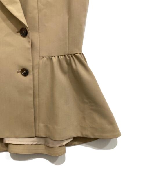 Noela（ノエラ）Noela (ノエラ) ペプラムダブルジレ ベージュ サイズ:S 未使用品の古着・服飾アイテム