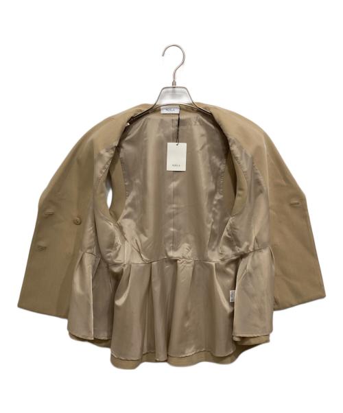 Noela（ノエラ）Noela (ノエラ) ペプラムダブルジレ ベージュ サイズ:S 未使用品の古着・服飾アイテム