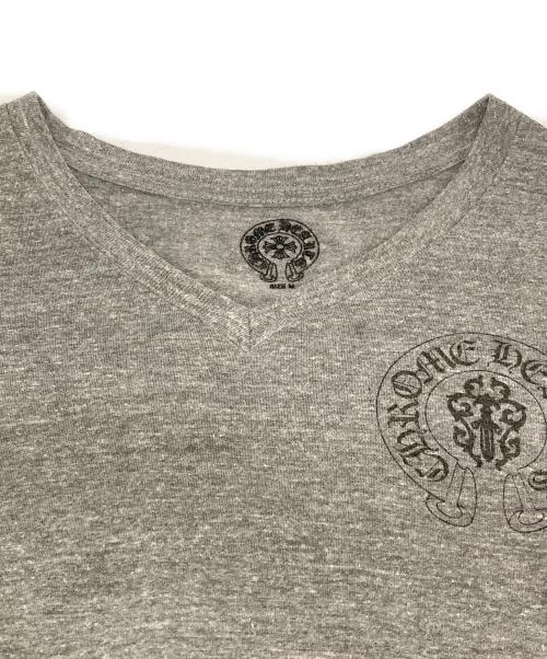 CHROME HEARTS（クロムハーツ）CHROME HEARTS (クロムハーツ) ホースシュー星条旗VネックTシャツ グレー サイズ:Mの古着・服飾アイテム