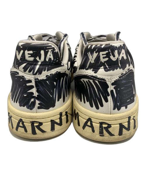 VEJA（ヴェジャ）VEJA (ヴェジャ) MARNI (マルニ) レザースニーカー ホワイト×ブラック サイズ:42の古着・服飾アイテム