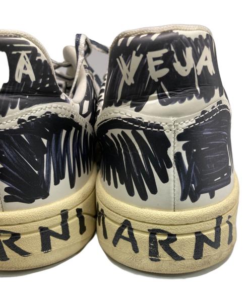 VEJA（ヴェジャ）VEJA (ヴェジャ) MARNI (マルニ) レザースニーカー ホワイト×ブラック サイズ:42の古着・服飾アイテム