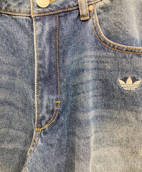 adidas（アディダス）adidas (アディダス) ルーズデニムディストレストパンツ インディゴ サイズ:W26×L30の古着・服飾アイテム