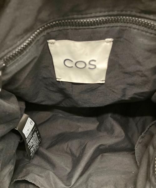 COS（コス）COS (コス) キルトオーバーサイズショルダーバッグ ブラック サイズ:freeの古着・服飾アイテム
