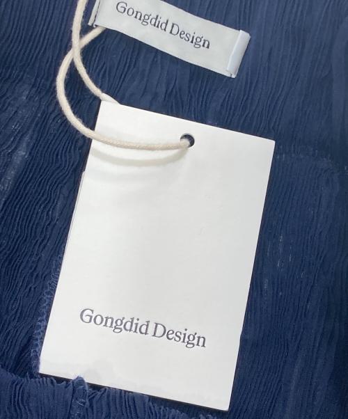 GONGDID DESIGN（ゴンディッドデザイン）GONGDID DESIGN (ゴンディッドデザイン) WAVY PANTS/プリーツパンツ ネイビー サイズ:SIZE37 未使用品の古着・服飾アイテム