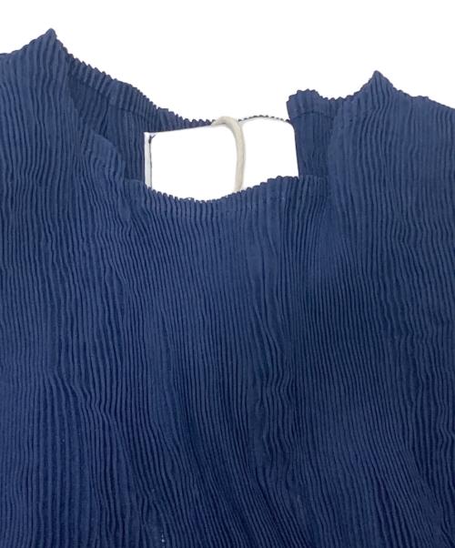 GONGDID DESIGN（ゴンディッドデザイン）Gongdid Design (ゴンディッドデザイン) Wavy Crop Top/プリーツ半袖カットソー ネイビー サイズ:FREE 未使用品の古着・服飾アイテム