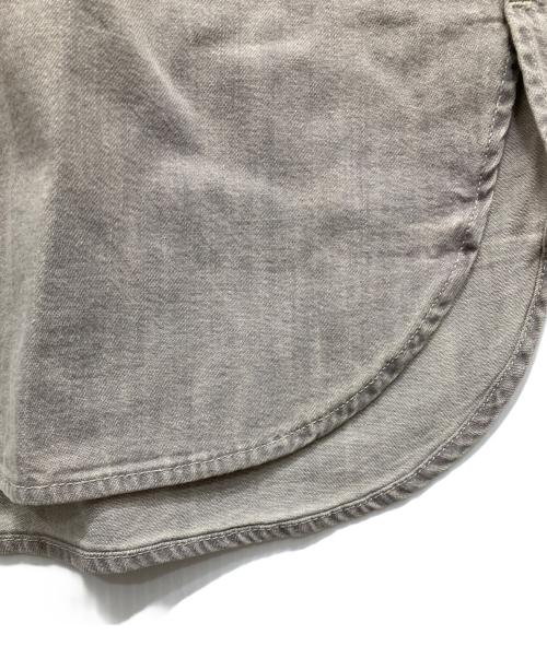 upper hights（アッパーハイツ）upper hights (アッパーハイツ) THE ELINE GREGE/デニムシャツ グレー サイズ:1 未使用品の古着・服飾アイテム
