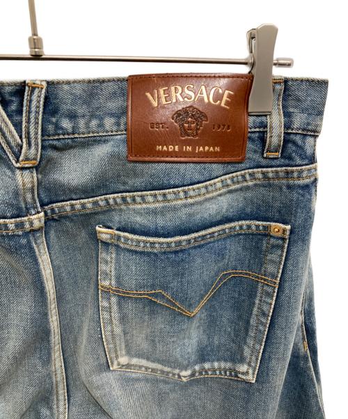 VERSACE（ヴェルサーチ）VERSACE (ヴェルサーチ) Made in Japan Baggy Twisted Denim Jeans/ユーズド加工デニムパンツ インディゴ サイズ:32の古着・服飾アイテム