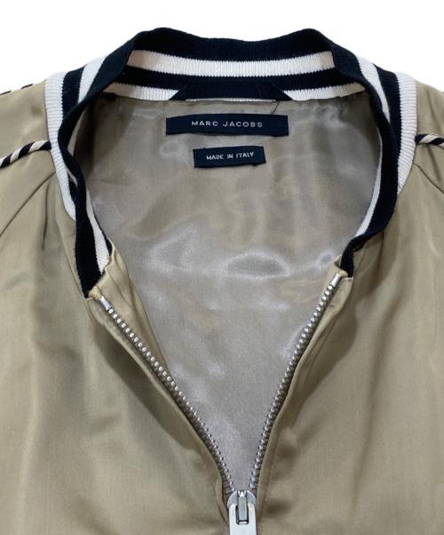 MARC JACOBS（マークジェイコブス）MARC JACOBS (マークジェイコブス) ボーダートリム ボンバージャケット/スカジャン ベージュ サイズ:SIZE50の古着・服飾アイテム