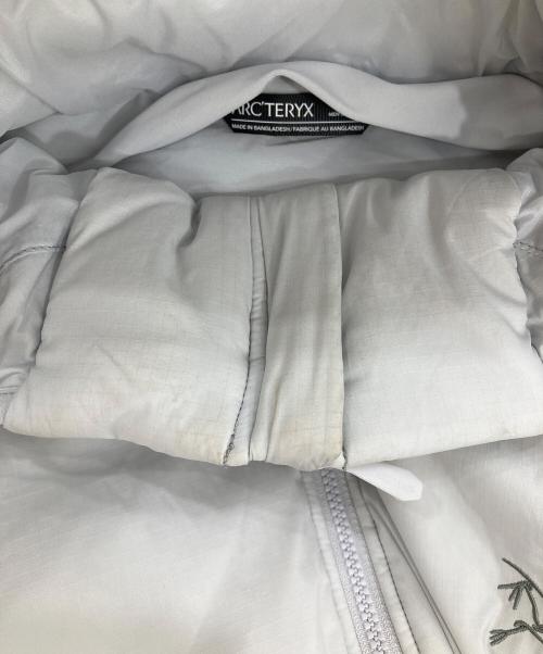 ARC'TERYX（アークテリクス）ARC'TERYX (アークテリクス) ATOM SV HOODY M ホワイト サイズ:Lの古着・服飾アイテム