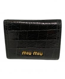 MIU MIU（ミュウミュウ）の古着「クロコ型押し3つ折り財布」｜ブラック