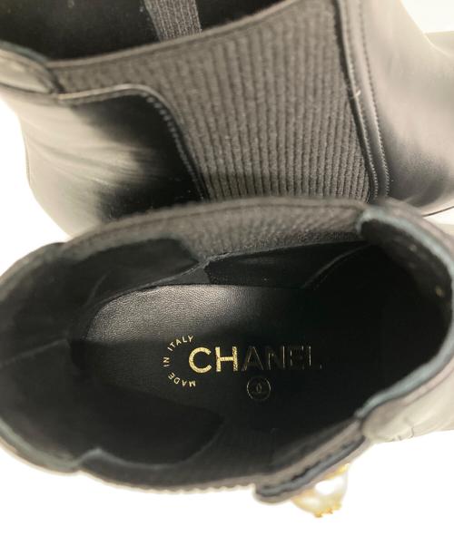 CHANEL（シャネル）CHANEL (シャネル) イミテーションパールサイドゴアブーツ ブラック サイズ:37Cの古着・服飾アイテム
