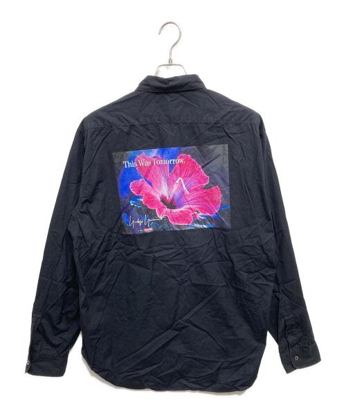 SUPREME（シュプリーム）SUPREME (シュプリーム) YOHJI YAMAMOTO (ヨウジヤマモト) バックフラワープリントシャツ ブラック サイズ:XLの古着・服飾アイテム