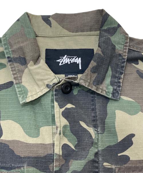 stussy（ステューシー）stussy (ステューシー) 迷彩柄ミリタリージャケット グリーン サイズ:Sの古着・服飾アイテム