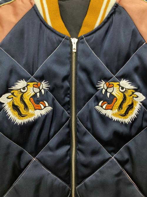 CMF OUTDOOR GARMENT（コンフィーアウトドアガーメント）CMF OUTDOOR GARMENT (コンフィーアウトドアガーメント) Ska Jacket COEXIST BRIGHT/中綿リバーシブルスカジャン ブラック サイズ:Sの古着・服飾アイテム