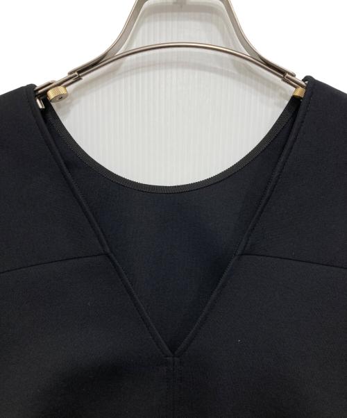 LE PHIL（ル フィル）LE PHIL (ル フィル) ソフトダンボールスリットスリーブブラウス ブラック サイズ:freeの古着・服飾アイテム