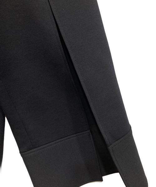 LE PHIL（ル フィル）LE PHIL (ル フィル) ソフトダンボールスリットスリーブブラウス ブラック サイズ:freeの古着・服飾アイテム