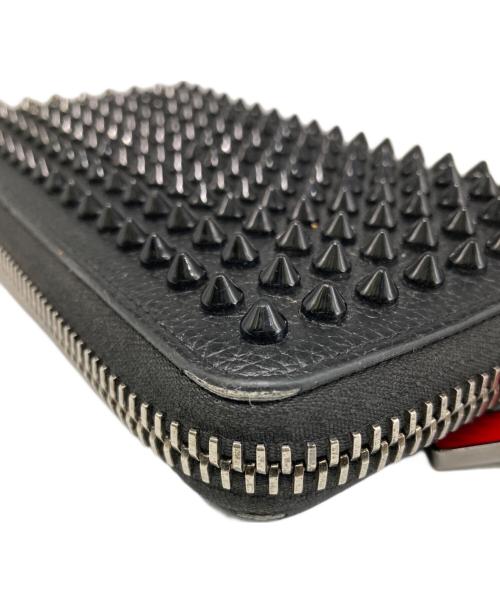 Christian Louboutin（クリスチャン・ルブタン）Christian Louboutin (クリスチャン・ルブタン) Panettone Wallet/ラウンドファスナースタッズ長財布 ブラックの古着・服飾アイテム