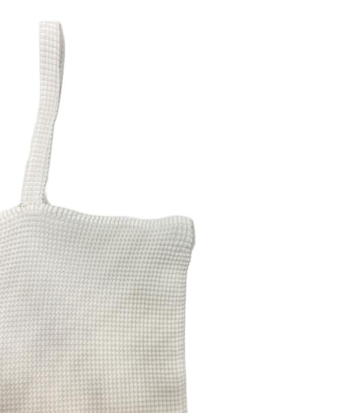 me ISSEY MIYAKE（ミーイッセイ ミヤケ）me ISSEY MIYAKE (ミーイッセイ ミヤケ) プリーツキャミソール ホワイト サイズ:FREEの古着・服飾アイテム