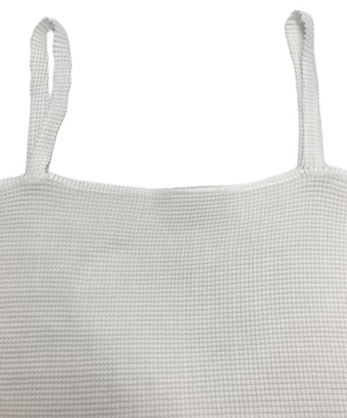 me ISSEY MIYAKE（ミーイッセイ ミヤケ）me ISSEY MIYAKE (ミーイッセイ ミヤケ) プリーツキャミソール ホワイト サイズ:FREEの古着・服飾アイテム