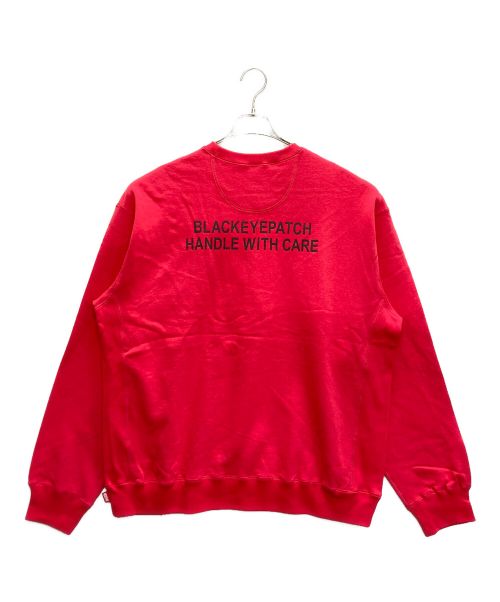 THE BLACK EYE PATCH（ブラックアイパッチ）THE BLACK EYE PATCH (ブラックアイパッチ) センター刺繍ロゴクルーネックスウェット レッド サイズ:SIZE XLの古着・服飾アイテム