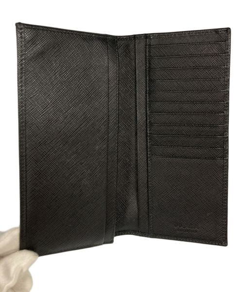 PRADA（プラダ）PRADA (プラダ) サフィアーノトライアングル財布 ブラックの古着・服飾アイテム