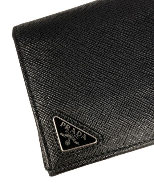 PRADA（プラダ）PRADA (プラダ) サフィアーノトライアングル財布 ブラックの古着・服飾アイテム