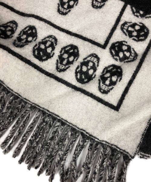 ALEXANDER McQUEEN（アレキサンダーマックイーン）ALEXANDER McQUEEN (アレキサンダーマックイーン) オーバーサイズスカルウールストール ブラック×ホワイト サイズ:70×215cmの古着・服飾アイテム