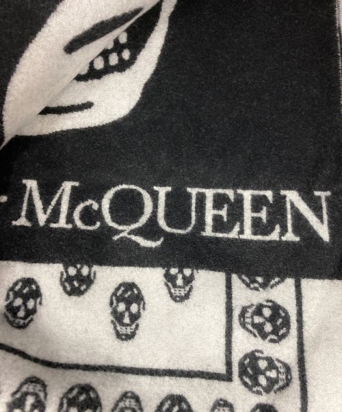 ALEXANDER McQUEEN（アレキサンダーマックイーン）ALEXANDER McQUEEN (アレキサンダーマックイーン) オーバーサイズスカルウールストール ブラック×ホワイト サイズ:70×215cmの古着・服飾アイテム