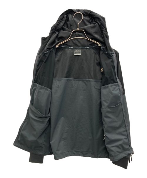 F.C.R.B.（エフシーレアルブリストル）F.C.R.B. (エフシーアールビー) 4WAY STRETCH VENTILATION HOODIE グレー×ブラック サイズ:SIZE Sの古着・服飾アイテム