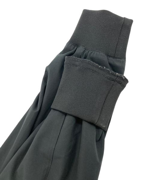 F.C.R.B.（エフシーレアルブリストル）F.C.R.B. (エフシーアールビー) 4WAY STRETCH VENTILATION HOODIE グレー×ブラック サイズ:SIZE Sの古着・服飾アイテム