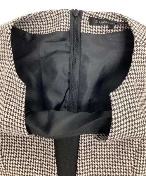 STRAWBERRY FIELDS（ストロベリーフィールズ）STRAWBERRY FIELDS (ストロベリーフィールズ) センタープリーツワンピース ホワイト サイズ:記載なしの古着・服飾アイテム