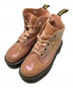 Dr.MartensMOLLYドクターマーチンモーリー）の古着「IRIDESCENT LEATHER PLATFORM BOOTS」｜ピンク