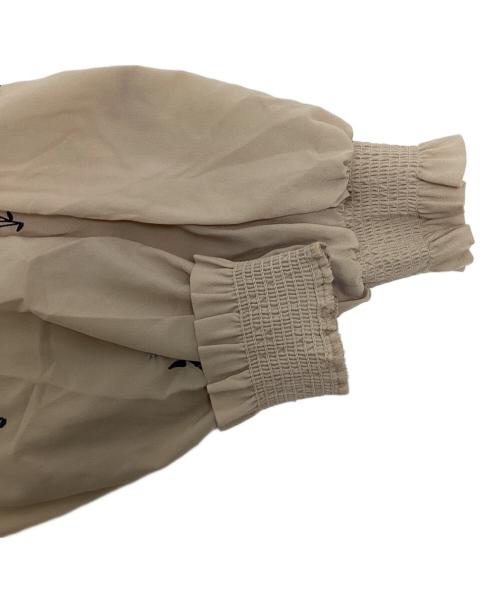 CHESTY（チェスティ）CHESTY (チェスティ) 刺繍フリルロングワンピース ベージュ サイズ:SIZE 1の古着・服飾アイテム