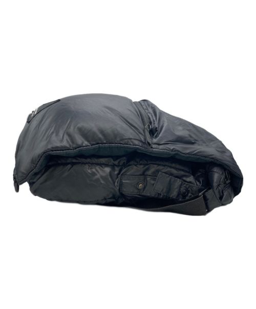 EASTPAK（イーストパック）EASTPAK (イーストパック) RAF SIMONS (ラフシモンズ) 中綿ショルダーバック ブラックの古着・服飾アイテム