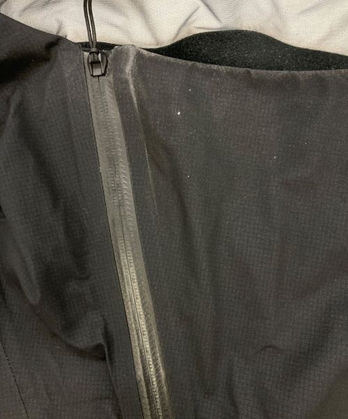 ARC'TERYX VEILANCE（アークテリクスヴェイランス）ARC'TERYX VEILANCE (アークテリクス ヴェイランス) Deploy LT Jacket ブラック サイズ:SIZE Mの古着・服飾アイテム