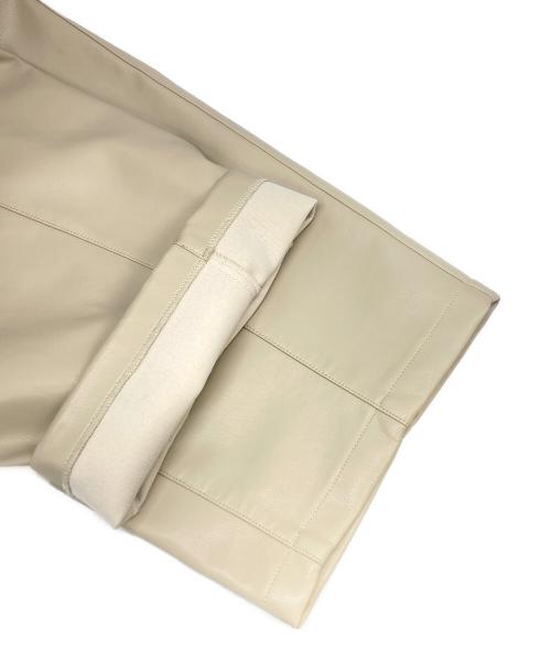 allureville（アルアバイル）allureville (アルアバイル) フェイクレザーフロントシームパンツ ベージュ サイズ:SIZE 1の古着・服飾アイテム