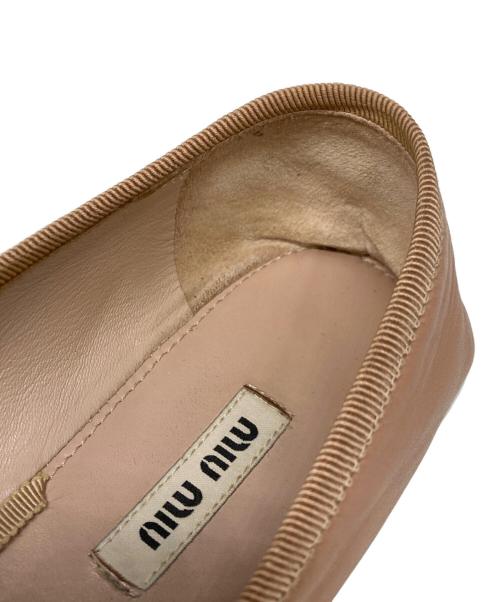 MIU MIU（ミュウミュウ）MIU MIU (ミュウミュウ) レザーバレエシューズ ベージュ サイズ:SIZE 40の古着・服飾アイテム