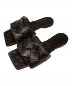 BOTTEGA VENETAボッテガベネタ）の古着「Lido Flat Sandal」｜ブラウン