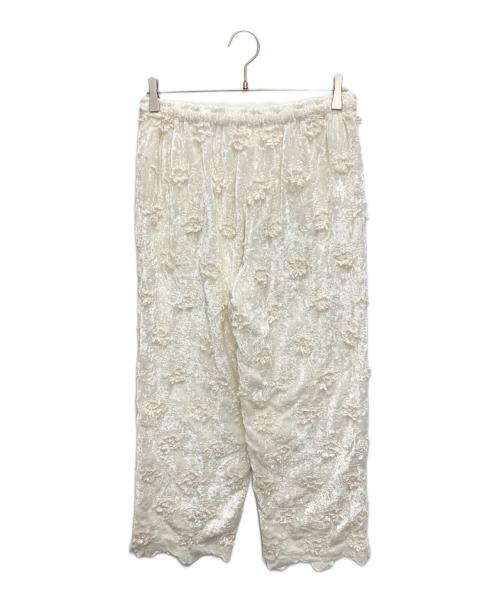 crinkle crinkle crinkle（クリンクル クリンクル クリンクル）crinkle crinkle crinkle (クリンクル クリンクル クリンクル) VELVET 3D EMBROIDERY パンツ ホワイト サイズ:SIZE Freeの古着・服飾アイテム