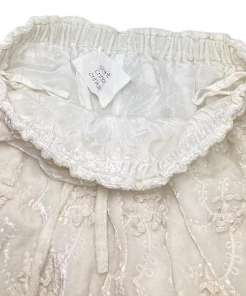 crinkle crinkle crinkle（クリンクル クリンクル クリンクル）crinkle crinkle crinkle (クリンクル クリンクル クリンクル) VELVET 3D EMBROIDERY パンツ ホワイト サイズ:SIZE Freeの古着・服飾アイテム