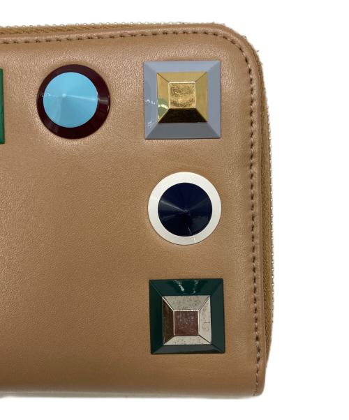 FENDI（フェンディ）FENDI (フェンディ) スタッズロングウォレット ベージュの古着・服飾アイテム