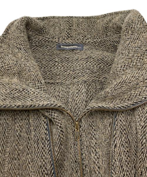 ISSEY MIYAKE MEN（イッセイミヤケメン）ISSEY MIYAKE MEN (イッセイミヤケメン) フェイクレイヤードニットブルゾン ベージュ サイズ:SIZE FREEの古着・服飾アイテム