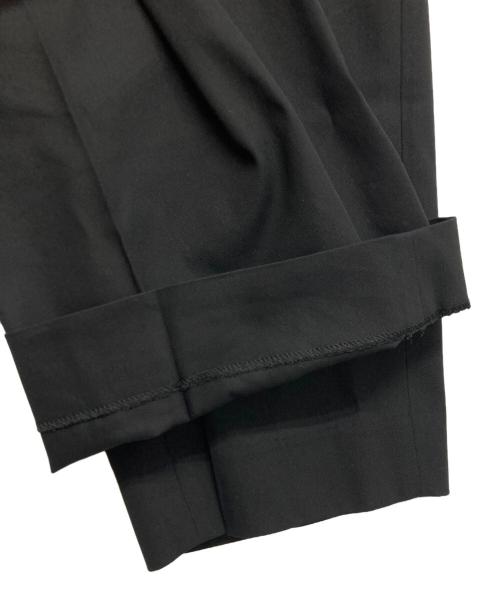 MARKAWARE（マーカウェア）MARKAWARE (マーカウェア) CLASSIC FIT DOUBLE PLEATED TROUSERS ブラック サイズ:SIZE 2の古着・服飾アイテム