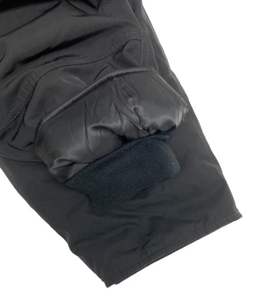 1017 ALYX 9SM（テンセブンティーン アリクス ナインエスエム）1017 ALYX 9SM (テンセブンティーン アリクス ナインエスエム) グラフィック フーデッド パデッドジャケット ブラック サイズ:SIZE Lの古着・服飾アイテム