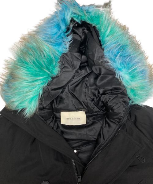 1017 ALYX 9SM（テンセブンティーン アリクス ナインエスエム）1017 ALYX 9SM (テンセブンティーン アリクス ナインエスエム) グラフィック フーデッド パデッドジャケット ブラック サイズ:SIZE Lの古着・服飾アイテム