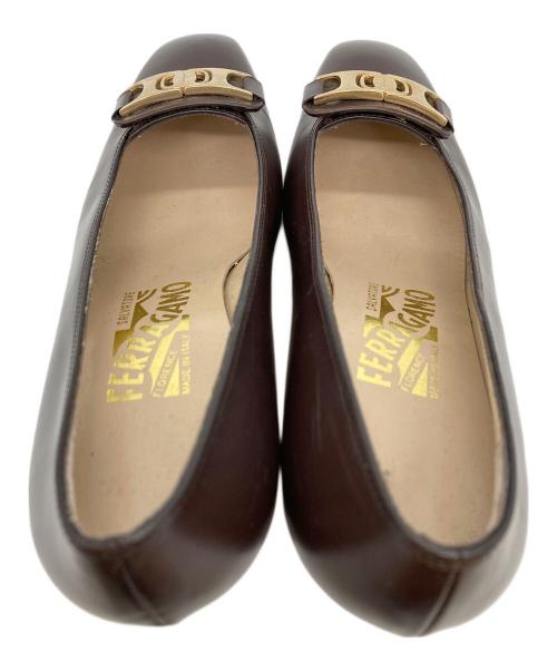 Salvatore Ferragamo（サルヴァトーレ フェラガモ）Salvatore Ferragamo (サルヴァトーレ フェラガモ) ヴァラ金具ヒールパンプス ブラウン サイズ:5の古着・服飾アイテム