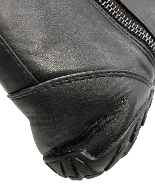 TAKAHIROMIYASHITA TheSoloIst.（タカヒロミヤシタ ザソロイスト）TAKAHIROMIYASHITA TheSoloIst. (タカヒロミヤシタ ザソロイスト) suicoke (スイコック) FIVE FINGERS CHELSEA BOOTS ブラック サイズ:EU38の古着・服飾アイテム