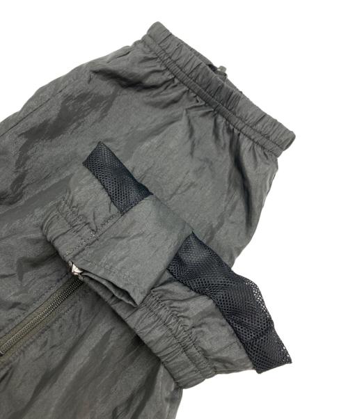 UMBRO（アンブロ）UMBRO (アンブロ) BoTT (ボット) パネルデザインナイロンパンツ グレー サイズ:SIZE Oの古着・服飾アイテム