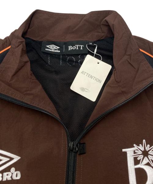 UMBRO（アンブロ）UMBRO (アンブロ) BoTT (ボット) BEAMS T (ビームスティー) コラボナイロンジャケット ブラウン サイズ:SIZE Mの古着・服飾アイテム